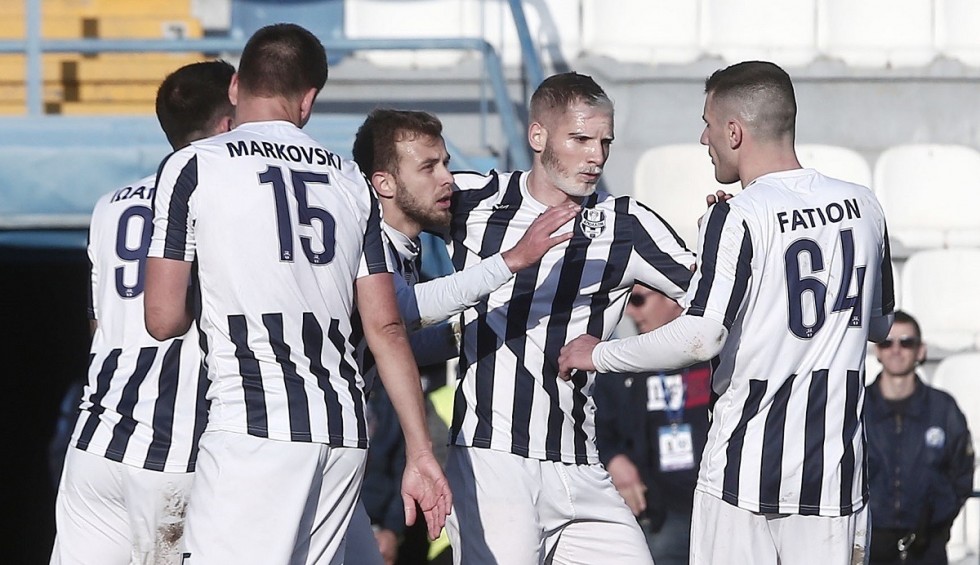 A generic square placeholder image with rounded corners in a figure.