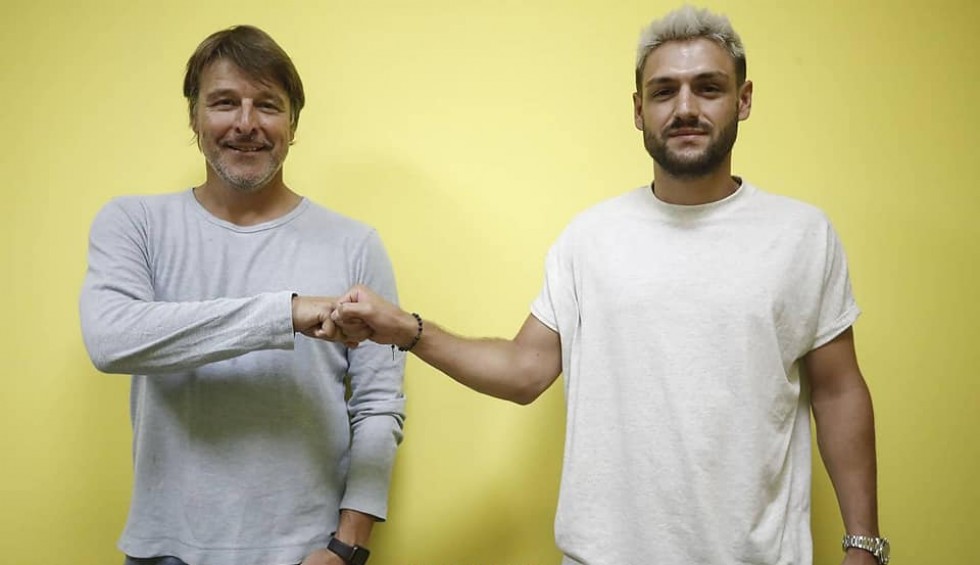 A generic square placeholder image with rounded corners in a figure.