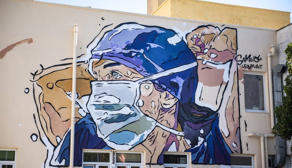 A generic square placeholder image with rounded corners in a figure.