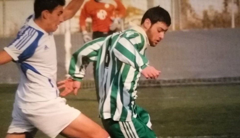 A generic square placeholder image with rounded corners in a figure.