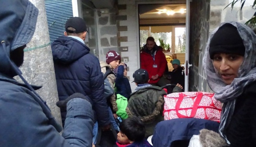 A generic square placeholder image with rounded corners in a figure.