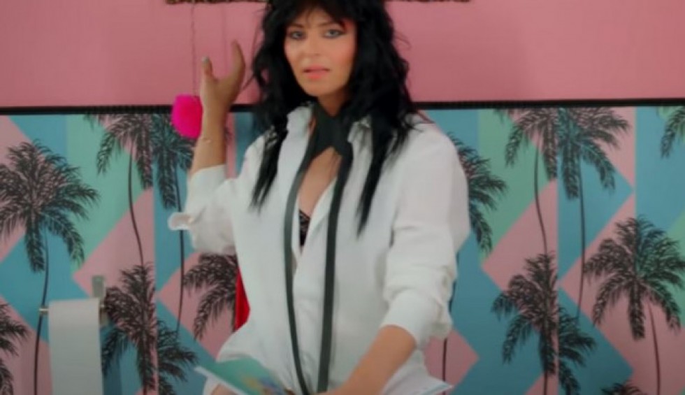 A generic square placeholder image with rounded corners in a figure.