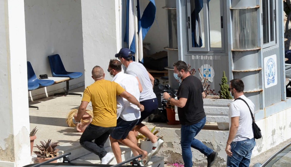 A generic square placeholder image with rounded corners in a figure.