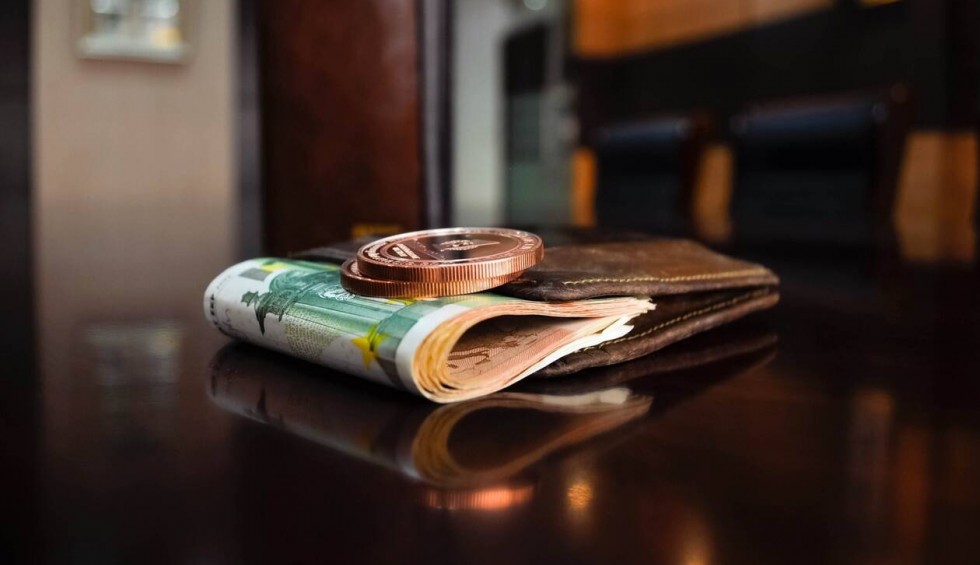 A generic square placeholder image with rounded corners in a figure.