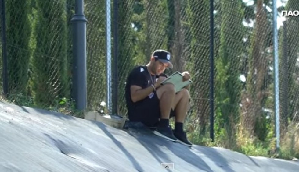 A generic square placeholder image with rounded corners in a figure.