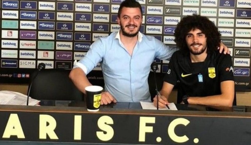 A generic square placeholder image with rounded corners in a figure.