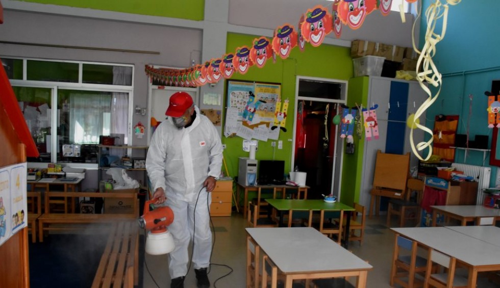 A generic square placeholder image with rounded corners in a figure.