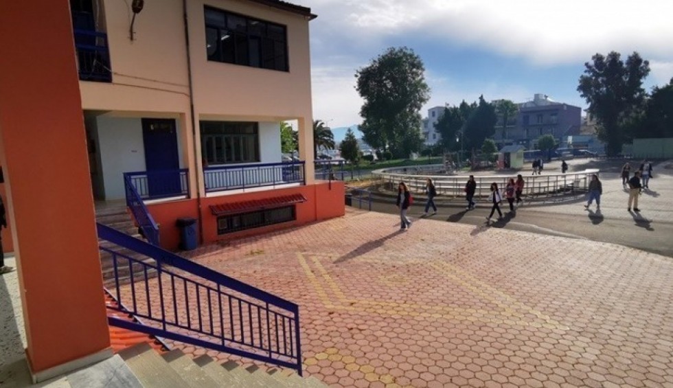 A generic square placeholder image with rounded corners in a figure.