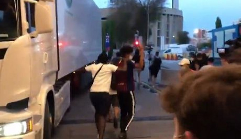 A generic square placeholder image with rounded corners in a figure.