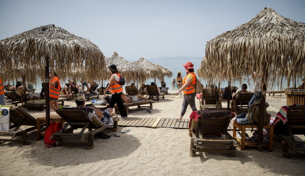 A generic square placeholder image with rounded corners in a figure.