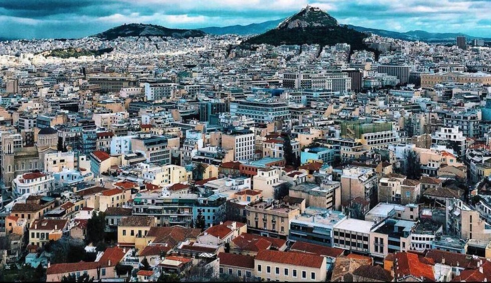 A generic square placeholder image with rounded corners in a figure.