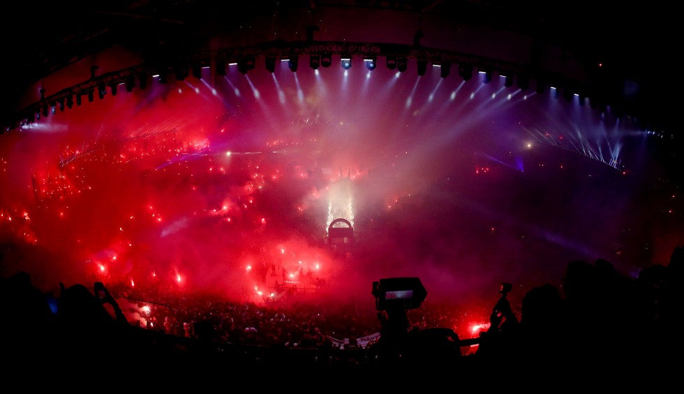 A generic square placeholder image with rounded corners in a figure.