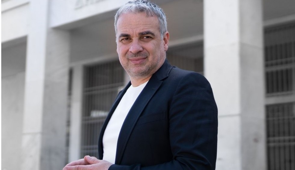 A generic square placeholder image with rounded corners in a figure.