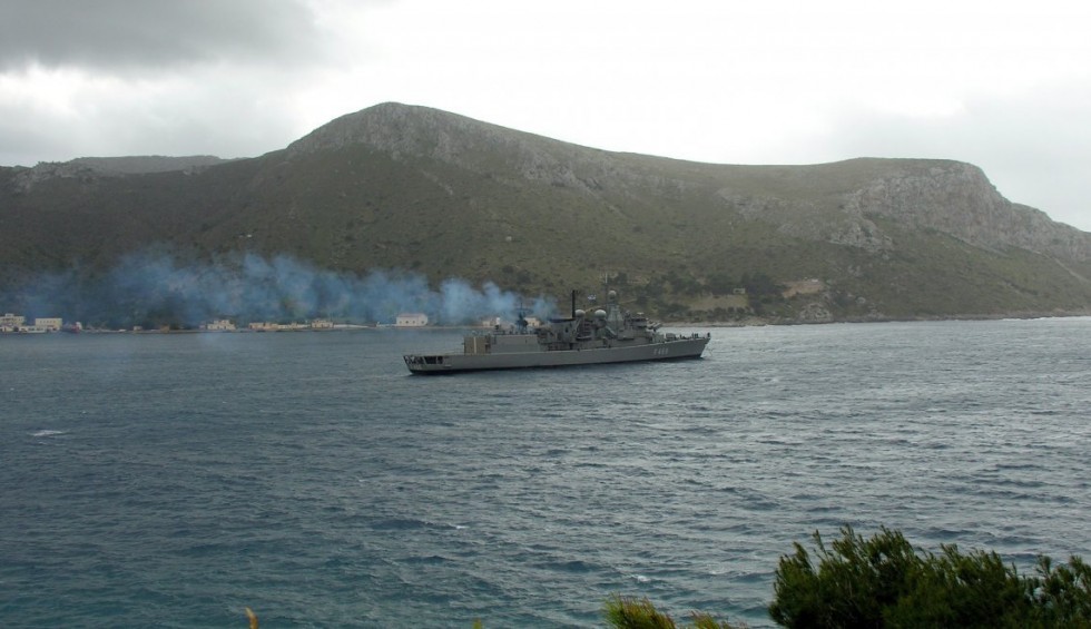 A generic square placeholder image with rounded corners in a figure.