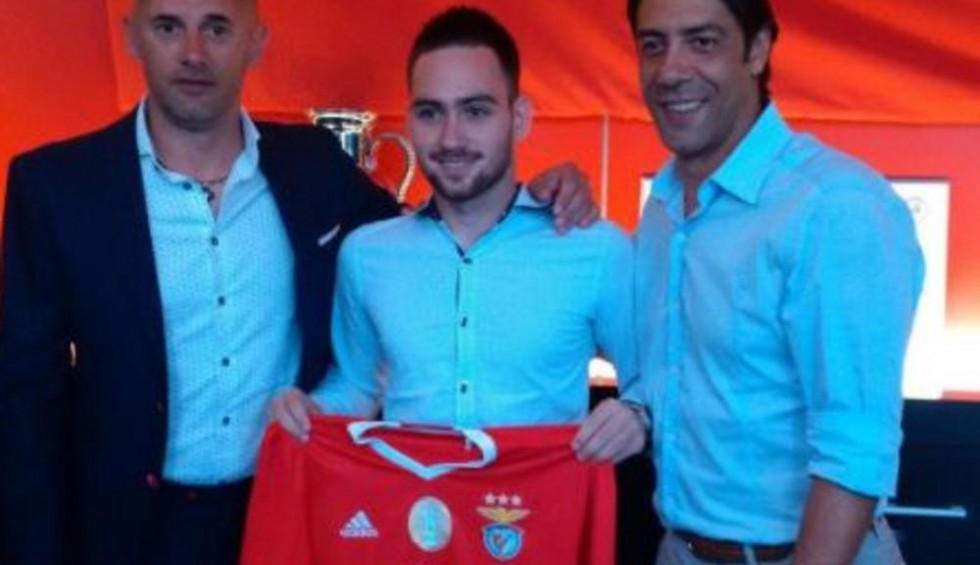 A generic square placeholder image with rounded corners in a figure.