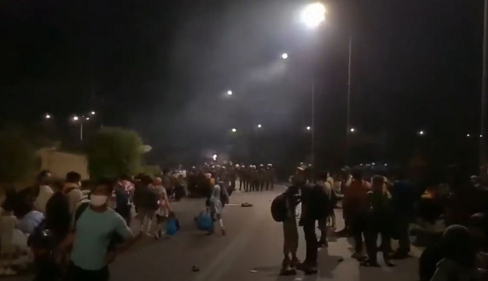 A generic square placeholder image with rounded corners in a figure.