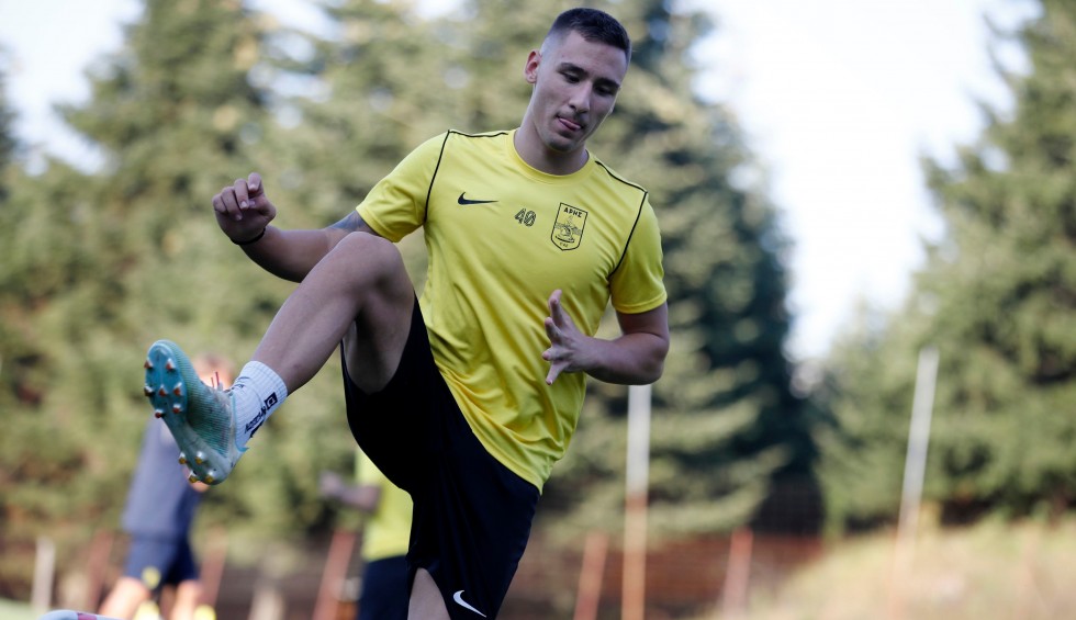 A generic square placeholder image with rounded corners in a figure.