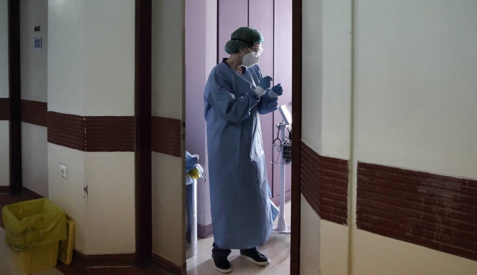 A generic square placeholder image with rounded corners in a figure.