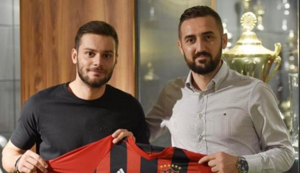 A generic square placeholder image with rounded corners in a figure.