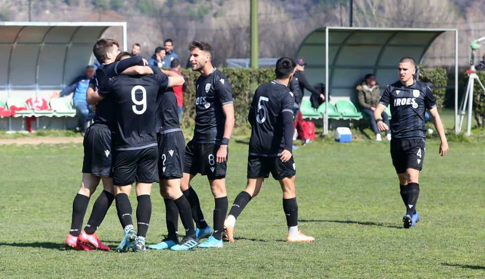 A generic square placeholder image with rounded corners in a figure.