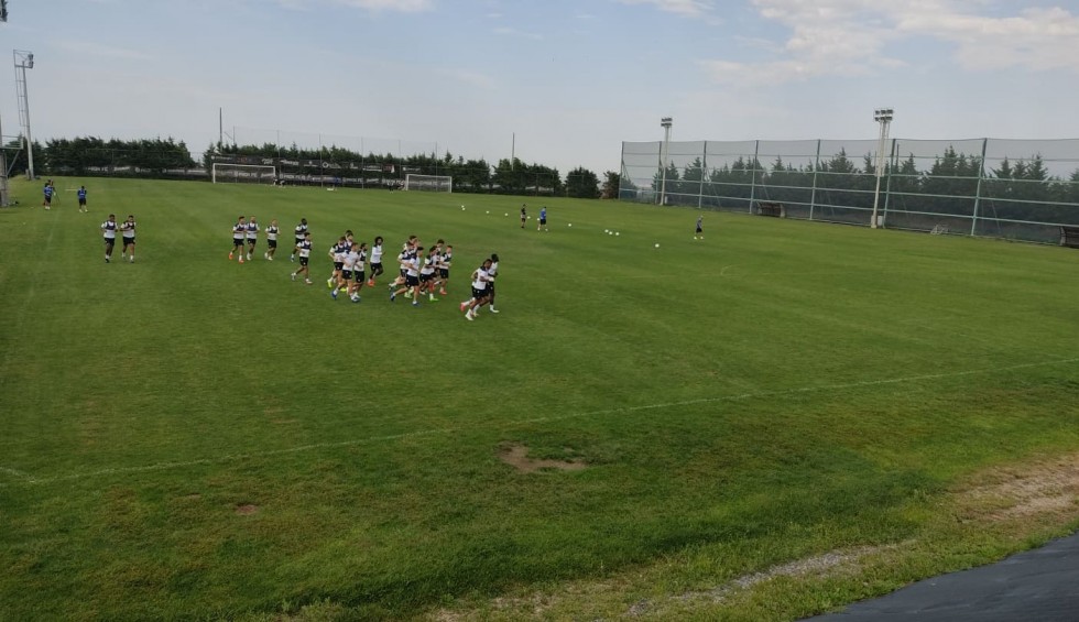 A generic square placeholder image with rounded corners in a figure.