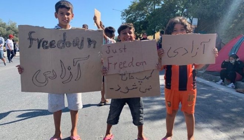 A generic square placeholder image with rounded corners in a figure.