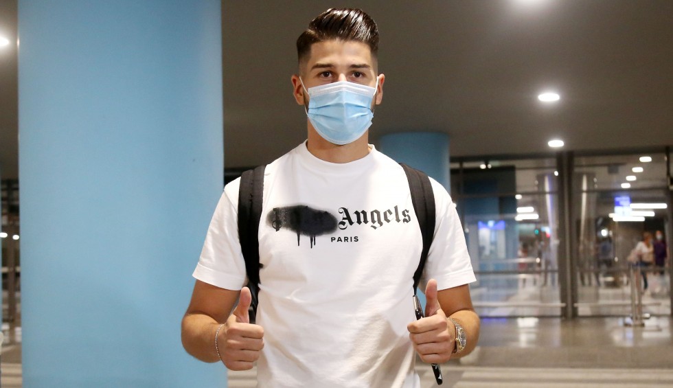 A generic square placeholder image with rounded corners in a figure.