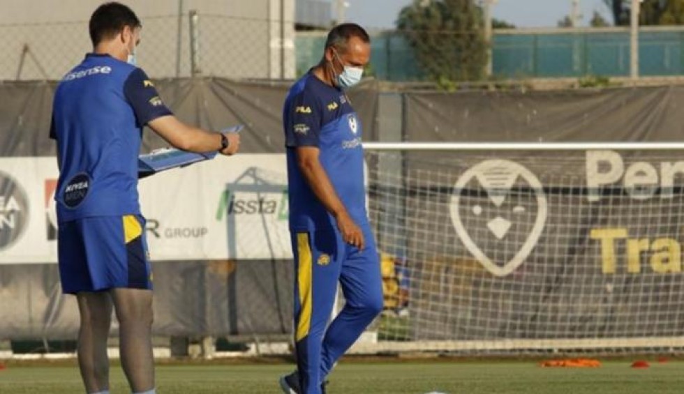 A generic square placeholder image with rounded corners in a figure.