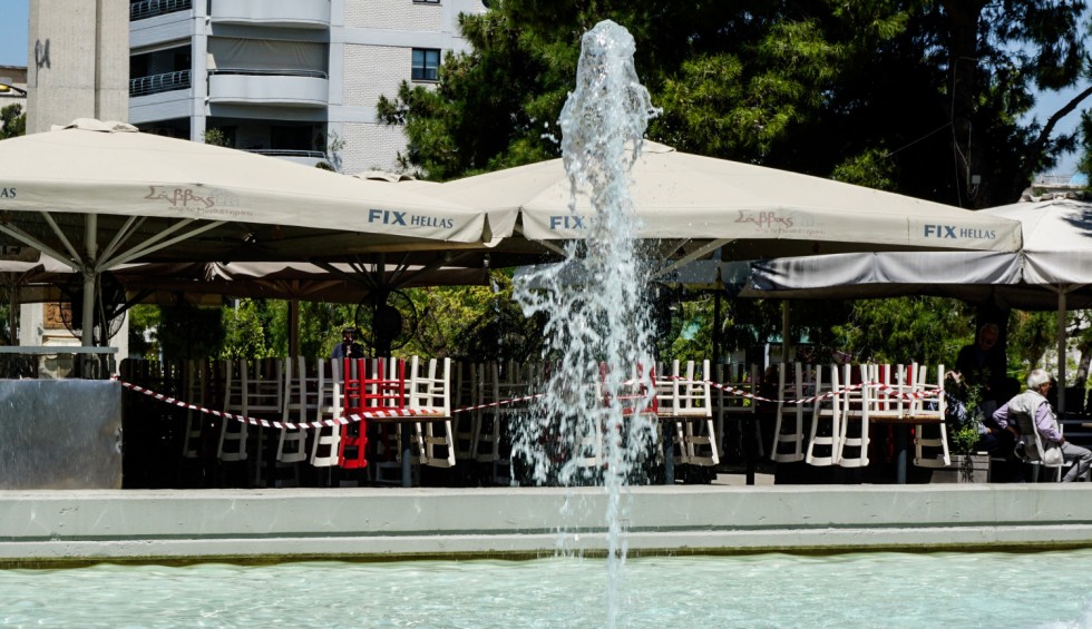 A generic square placeholder image with rounded corners in a figure.