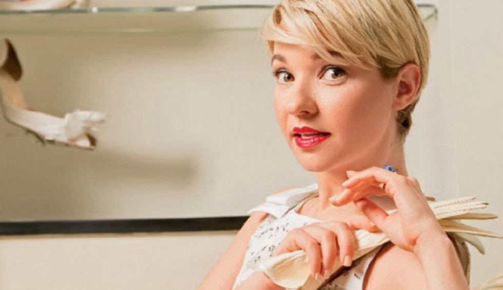 A generic square placeholder image with rounded corners in a figure.