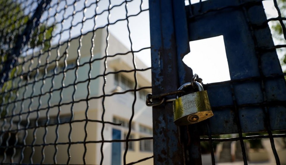 A generic square placeholder image with rounded corners in a figure.