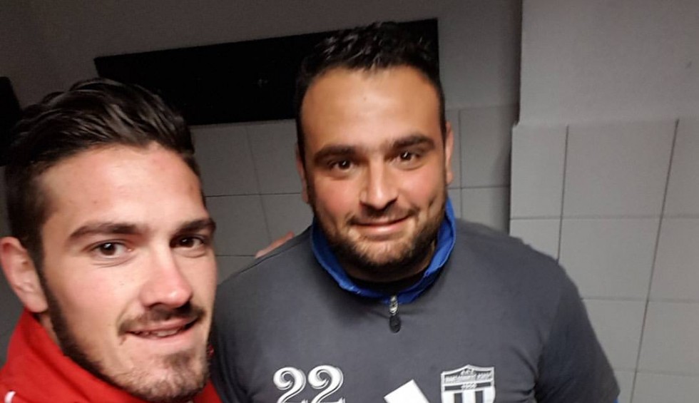 A generic square placeholder image with rounded corners in a figure.