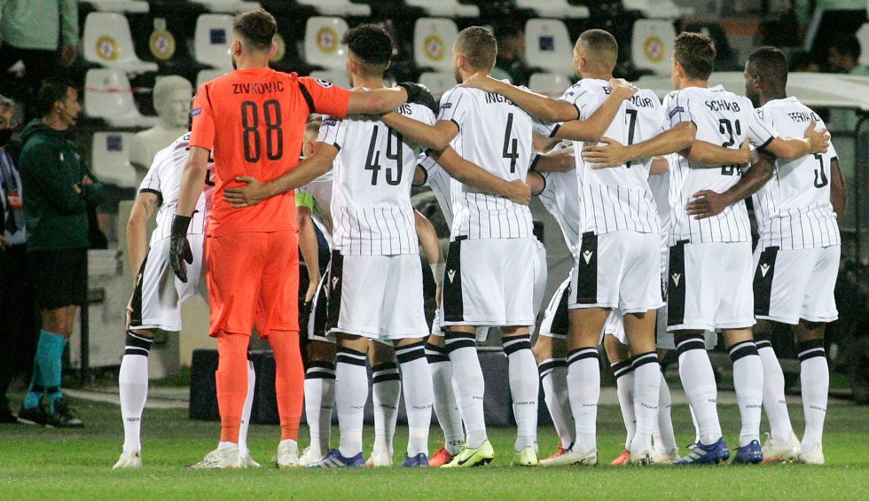 A generic square placeholder image with rounded corners in a figure.