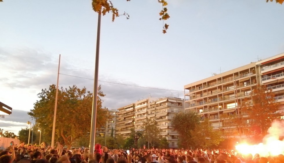 A generic square placeholder image with rounded corners in a figure.