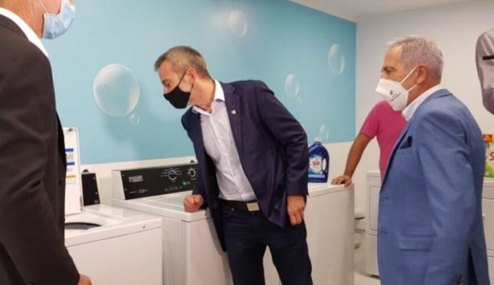 A generic square placeholder image with rounded corners in a figure.