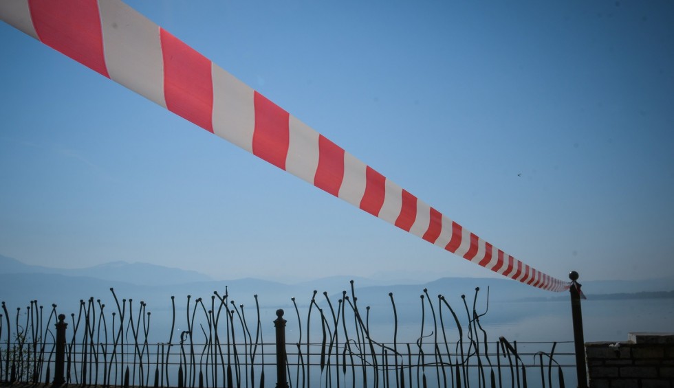 A generic square placeholder image with rounded corners in a figure.