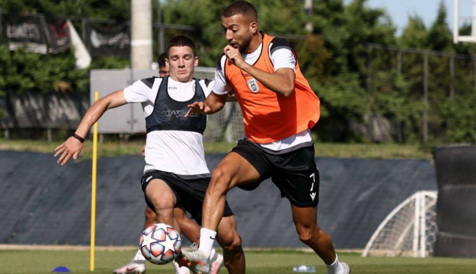 A generic square placeholder image with rounded corners in a figure.