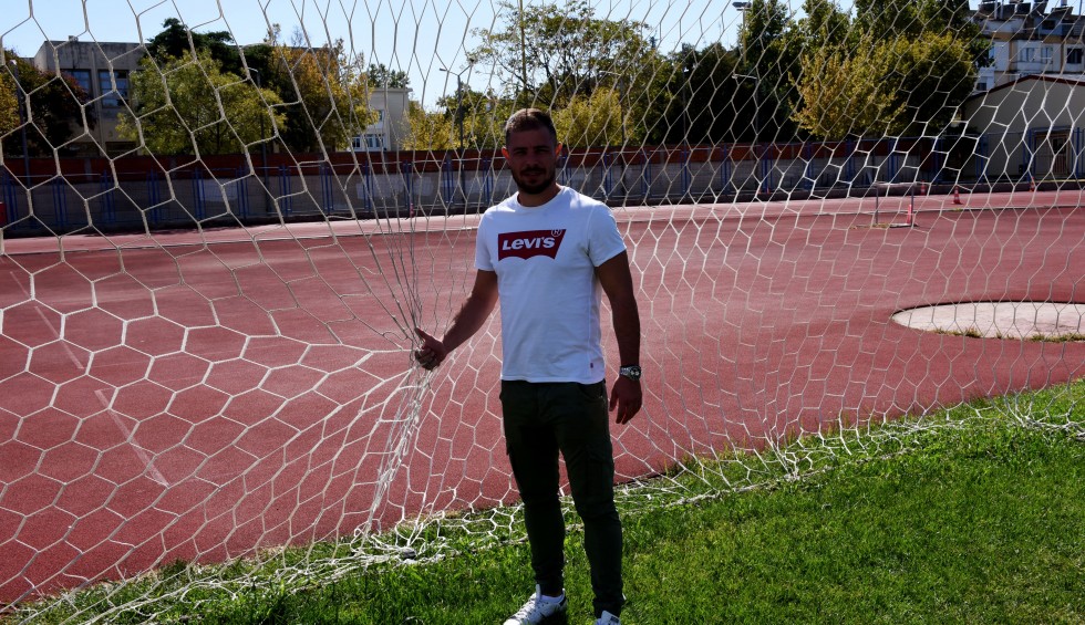 A generic square placeholder image with rounded corners in a figure.