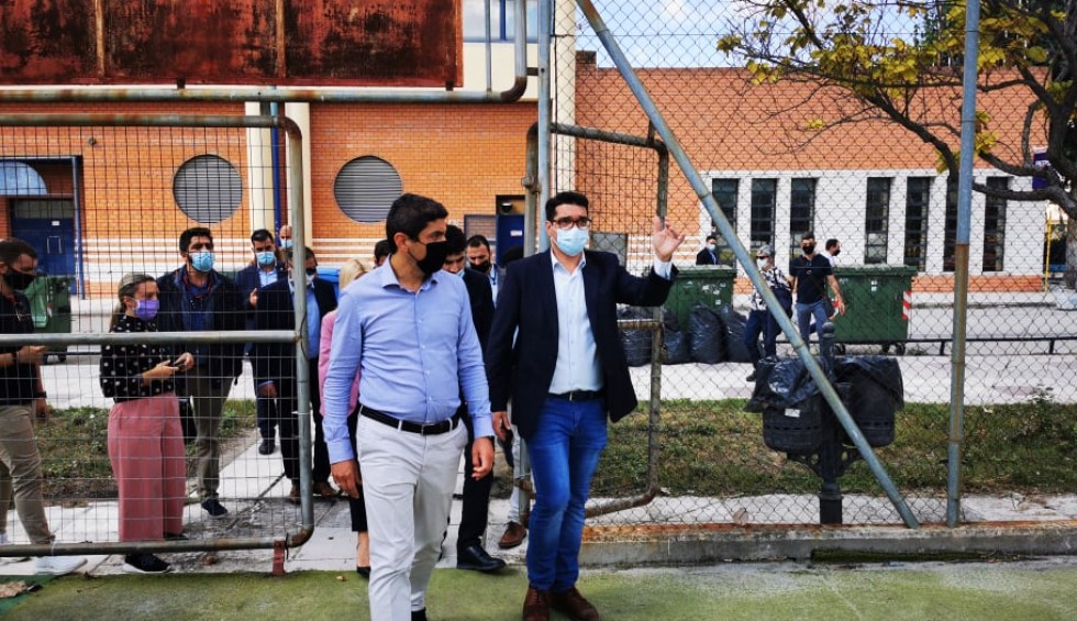 A generic square placeholder image with rounded corners in a figure.