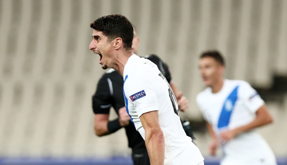 A generic square placeholder image with rounded corners in a figure.