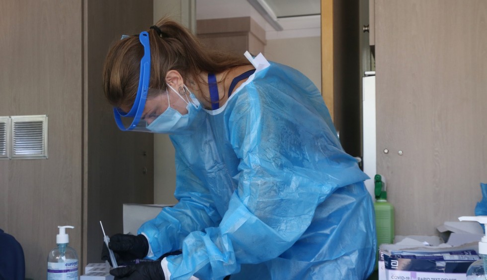 A generic square placeholder image with rounded corners in a figure.