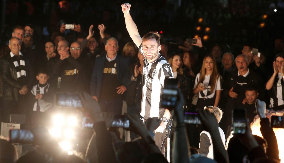 A generic square placeholder image with rounded corners in a figure.