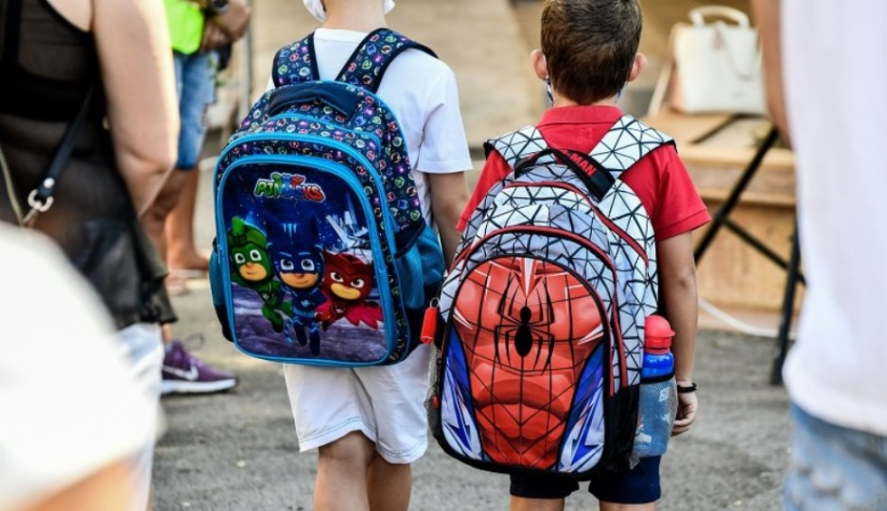 A generic square placeholder image with rounded corners in a figure.