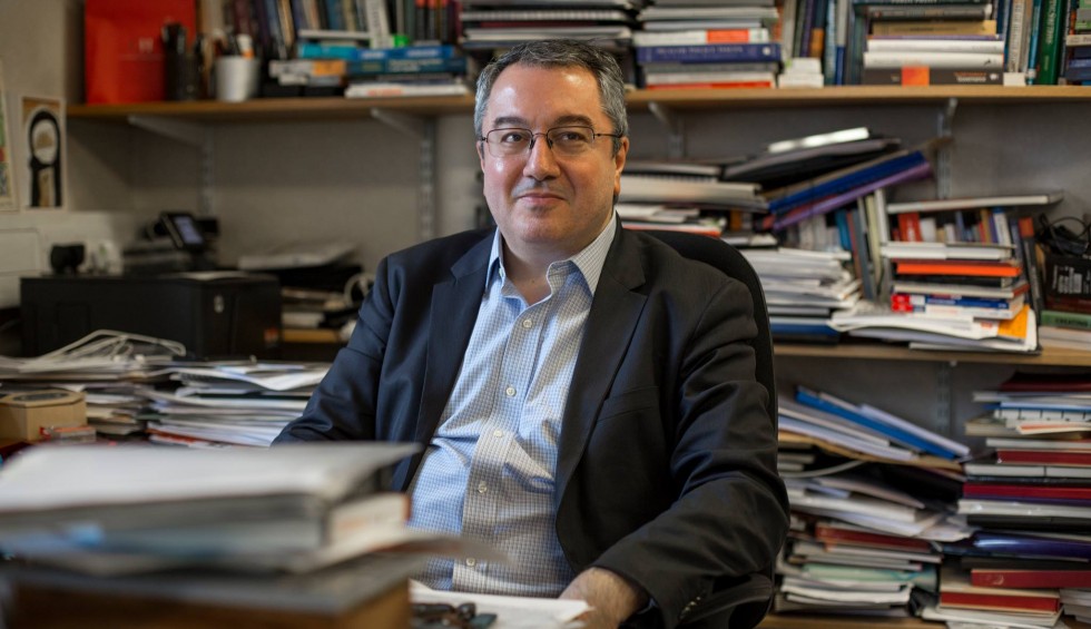 A generic square placeholder image with rounded corners in a figure.