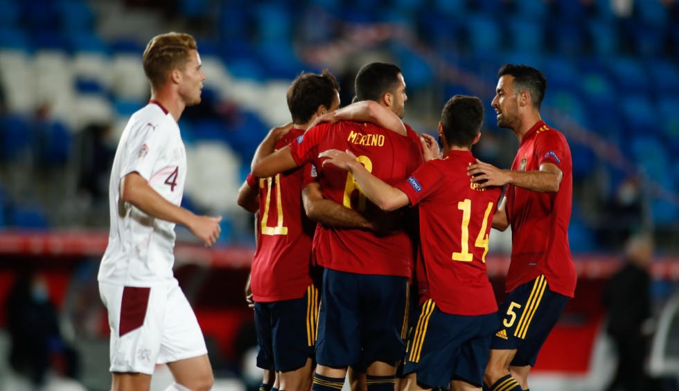 A generic square placeholder image with rounded corners in a figure.