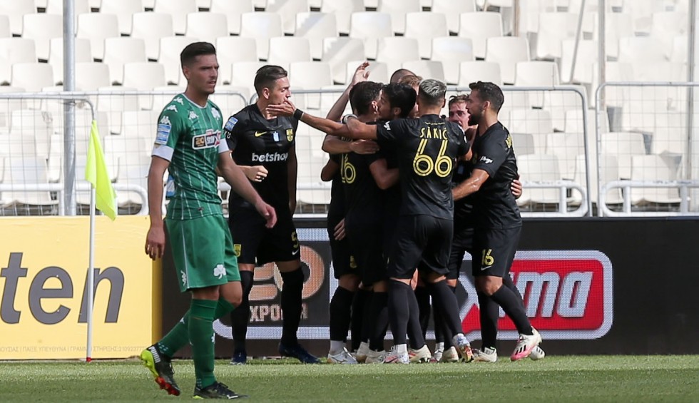 A generic square placeholder image with rounded corners in a figure.