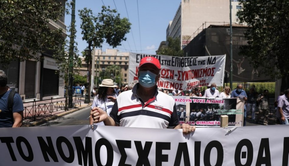 A generic square placeholder image with rounded corners in a figure.