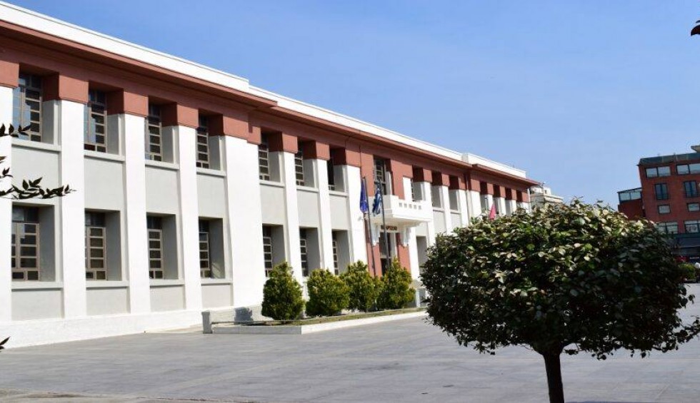 A generic square placeholder image with rounded corners in a figure.