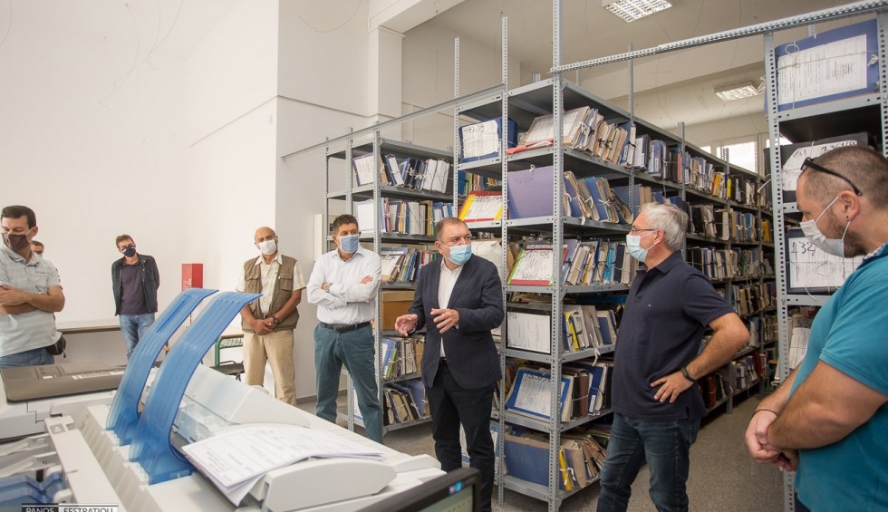 A generic square placeholder image with rounded corners in a figure.