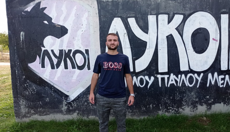 A generic square placeholder image with rounded corners in a figure.